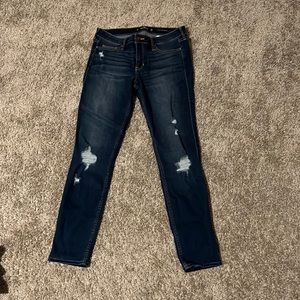 Hollister, lowrise super skinny crop. 9L